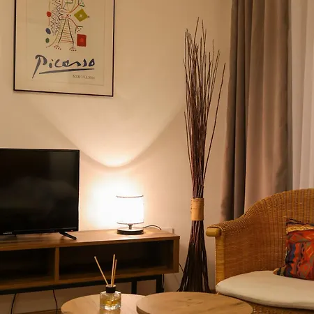 Urban Luxury - Free Parking Apartment *
